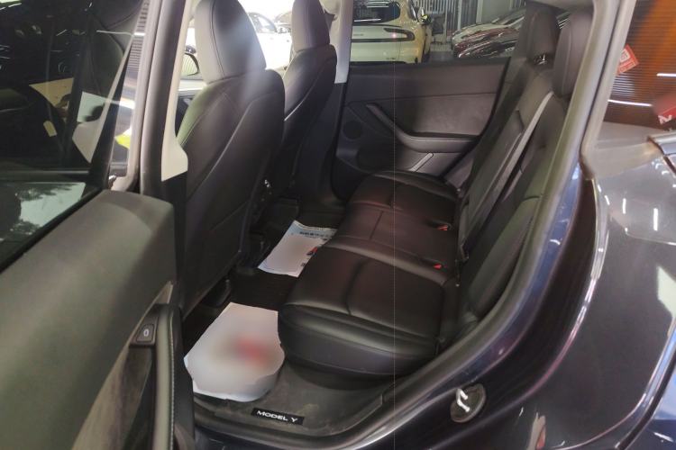 Used Tesla Model Y 2024 Long-Range All-Wheel-Drive Version Left Rear Seat