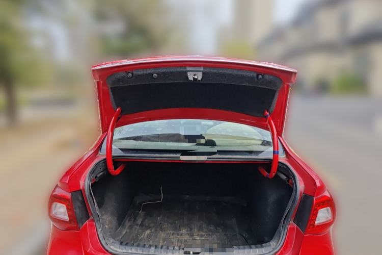 Used Volkswagen Bora 2011 1.6L Automatic Fashion Edition Trunk