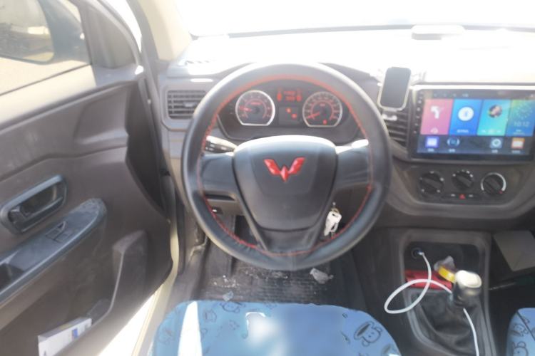 Used Wuling Hongguang V 2022 1.5L Jingqu Version Hydraulic Power Steering LAR Steering Wheel