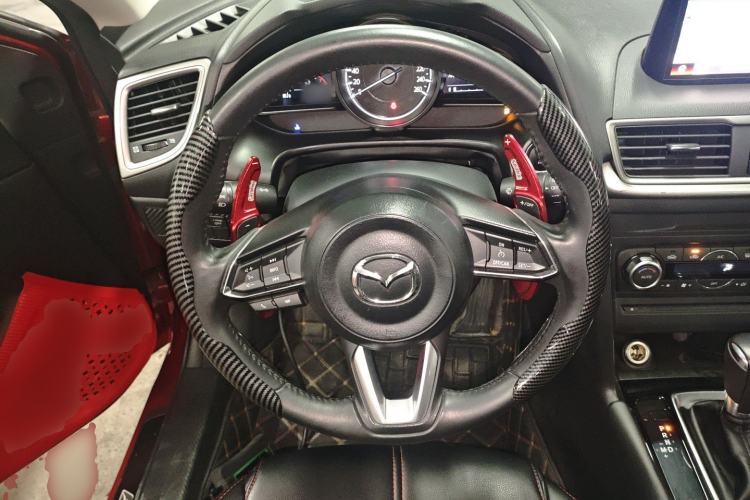 Used Mazda 3 Axela 2017 Hatchback 2.0L Automatic Luxury Model Emission Standard China V Steering Wheel