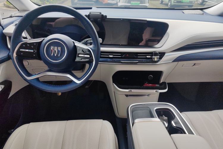 Used Buick Century 2023 2.0T Six-Seater Yinshi Edition Center Console