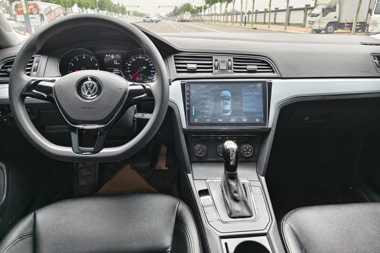 Used Volkswagen Lamando 2015 230TSI DSG Fashion Edition

