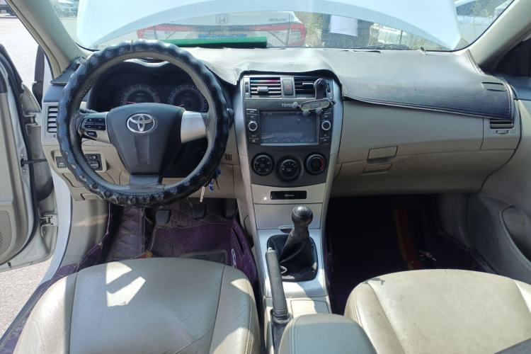 Used Toyota Corolla 2013 Special Edition 1.6L Manual Cool GL Model Center Console