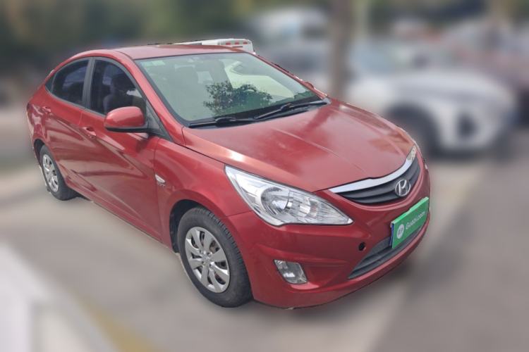 Used Hyundai Verna (older generation) 2010 Sedan 1.4L Manual Comfort GS Front Right 45 Deg