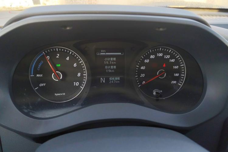 Used Wuling Yangguang 2024 300KM Comfort Version Passenger Van 75kW