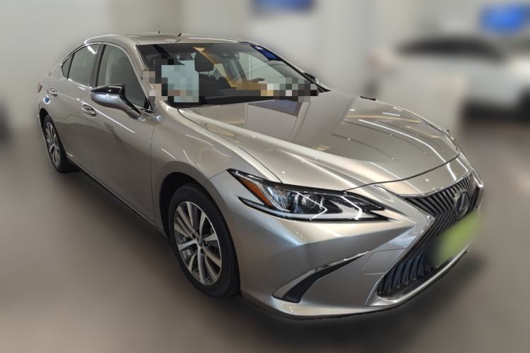 Used Lexus ES 2020 300h Premier Edition Front Right 45 Deg