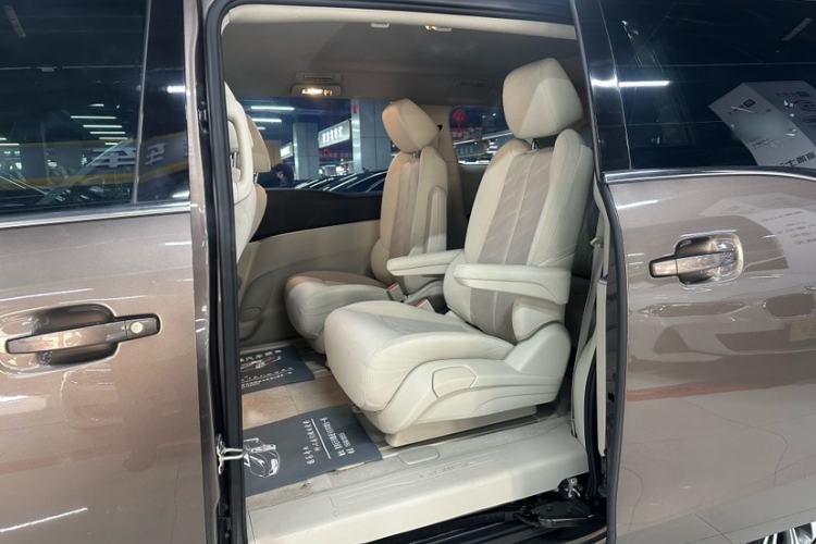 Used Buick GL8 2023 Land Executive Class Comfort Model