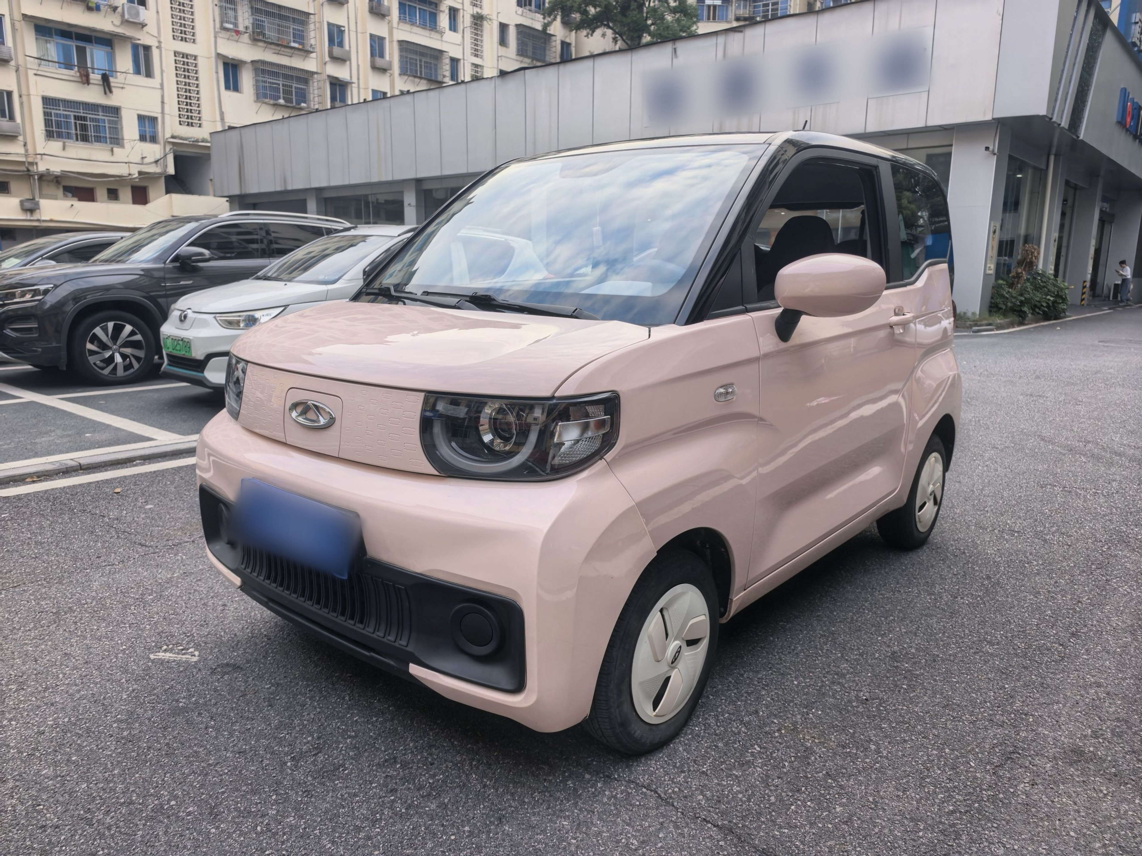 Unter der Vorderseite des Autos
