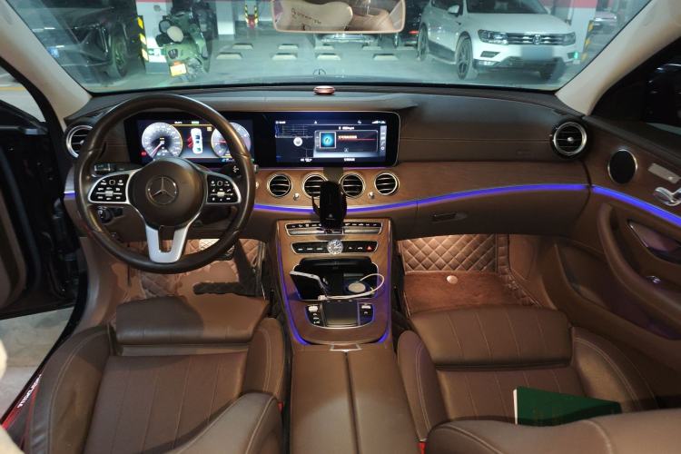 Used Mercedes-Benz E-Class 2020 E 260 L Center Console