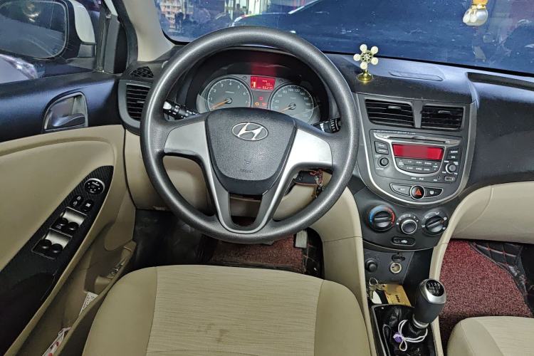 Used Hyundai Verna (older generation) 2014 1.4L Manual Smart GLS Trim Steering Wheel