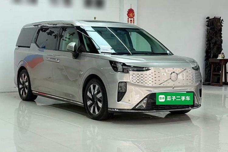 Used Volvo EM90 2025 Ultra Six-Seater