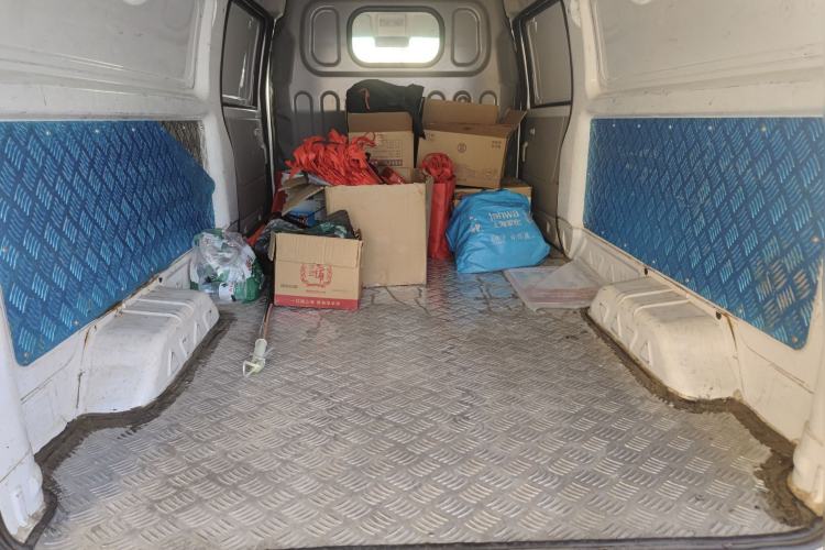 Used Sunlong DST 5 2021 All-Electric Van with 41.86 kWh Trunk