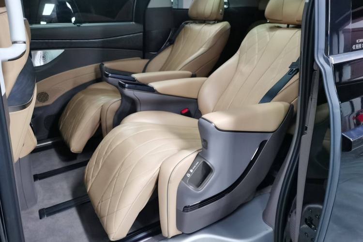 Used Denza D9 2023 DM-i 965 Luxury Model