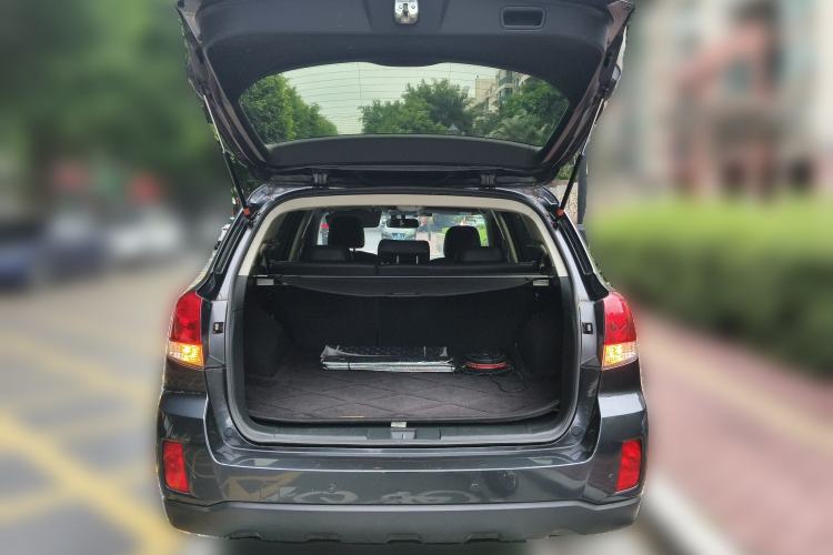 Used Subaru Outback 2010 2.5i Luxury Edition Trunk