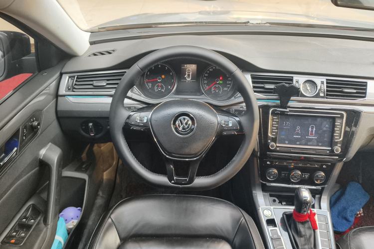 Used Volkswagen Passat 2017 280TSI DSG Luxury Edition Steering Wheel