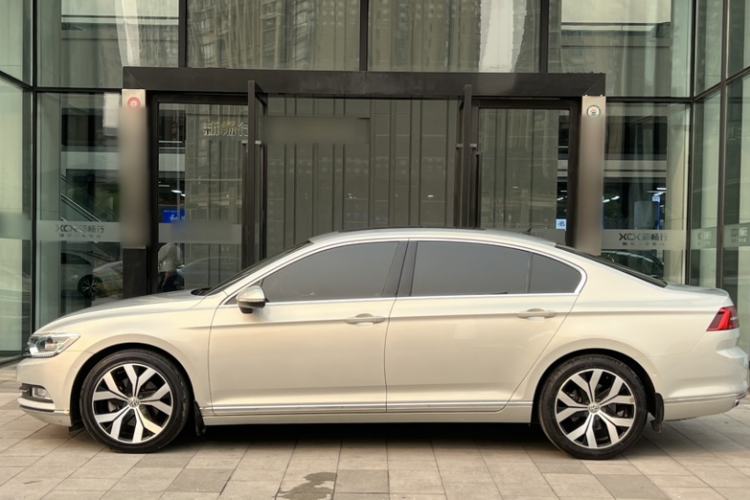 Used Volkswagen Magotan 2017 380TSI DSG Prestige Edition Exterior 2