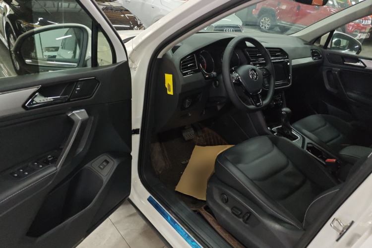 Used Volkswagen Tiguan L 2019 330TSI Automatic Two-Wheel Drive Smart Luxury Version China VI Standard
