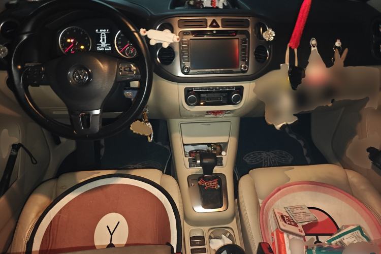 Used Volkswagen Tiguan 2010 1.8TSI Automatic All-Wheel-Drive Elite Edition Center Console