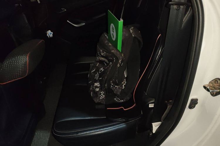 Used JMC Yusheng S350 2016 2.0T Automatic Two-Wheel Drive Gasoline Luxury Version with Sunroof 5 Seats
