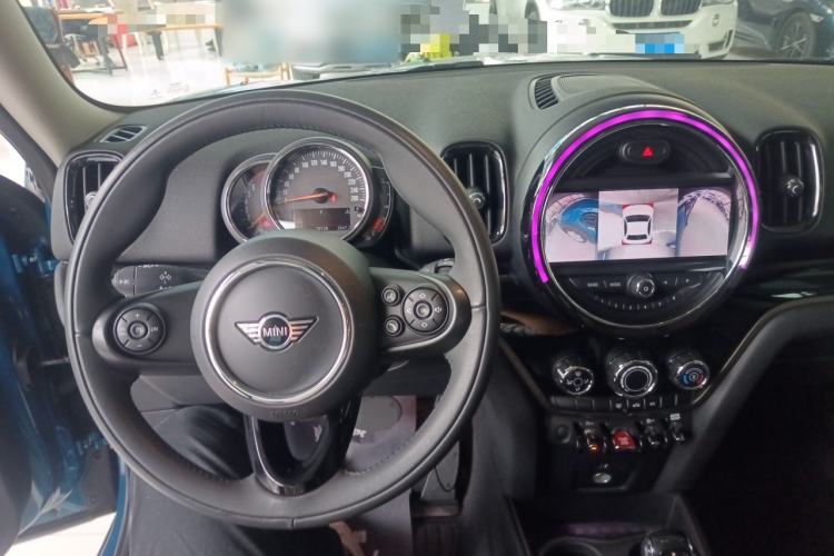 Used MINI Countryman 2019 1.5T COOPER ALL4 Classic Weekend Travel Edition Center Console