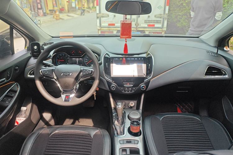 Used Chevrolet Cruze 2018 Hatchback 320 Automatic Pioneer Sunroof Edition Center Console