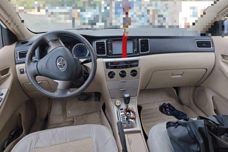 Used Toyota Corolla EX 2013 1.6L Automatic Excellence Edition Center Console