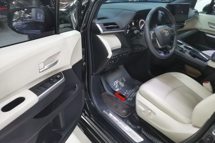 Used Toyota Sienna 2024 2.5L Hybrid Four-Wheel Drive Prestige Edition
