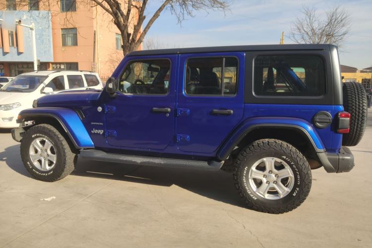 Used Jeep Wrangler 2019 2.0T Sahara Four-Door Version China VI Emission Standard