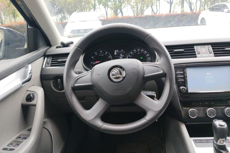 Used Skoda Octavia 2015 1.6L Automatic Yijie Edition Steering Wheel