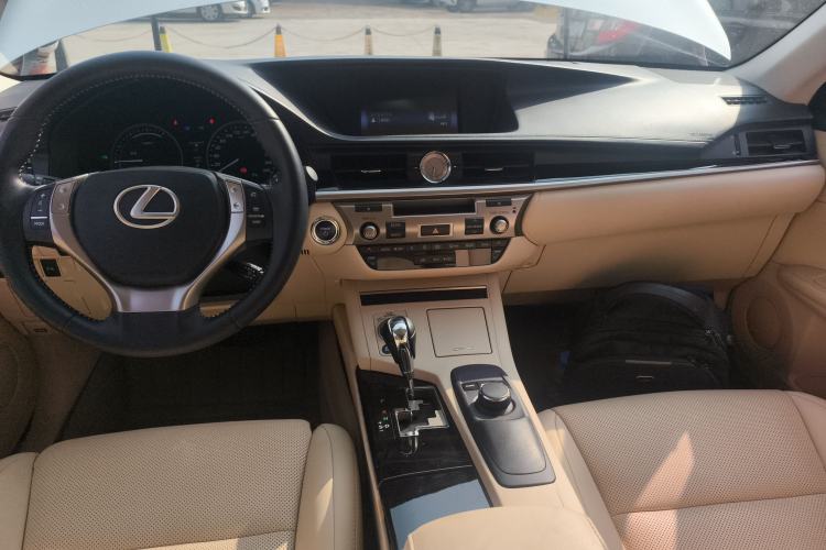 Used Lexus ES 2014 300h Elite Edition