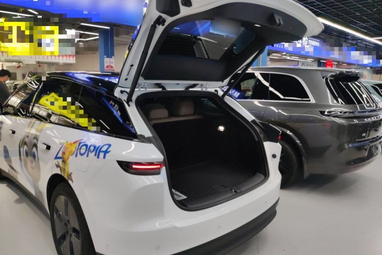 Used Li Auto i6 2025 Model Two-Wheel-Drive Standard Type
