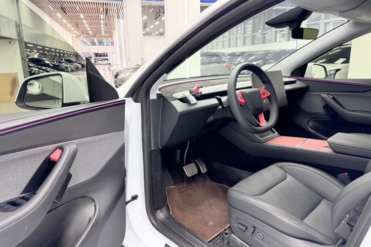 Used Tesla Model Y 2025 Rear-Wheel-Drive Version
