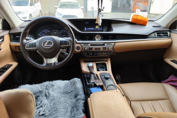Used Lexus ES 2017 300h Mark Levinson Comfort Edition