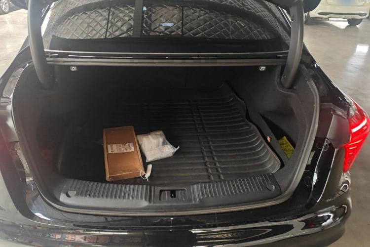 Used Hongqi H5 PHEV 2025 170 Super Hybrid Version Trunk