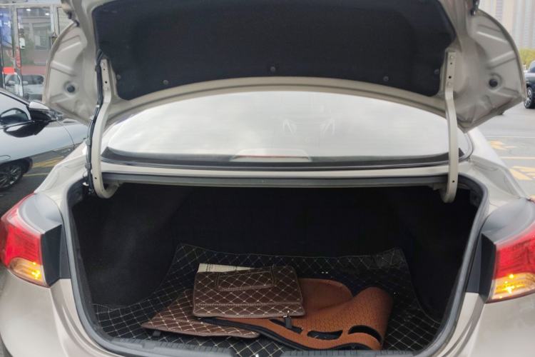 Used Hyundai Elantra (5th Generation / Langdong) 2015 1.6L Automatic Fashion Model Trunk
