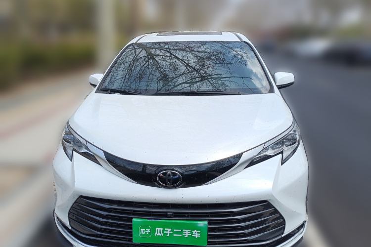 Used Toyota SIENNA 2024 2.5L Hybrid Luxury Edition Front