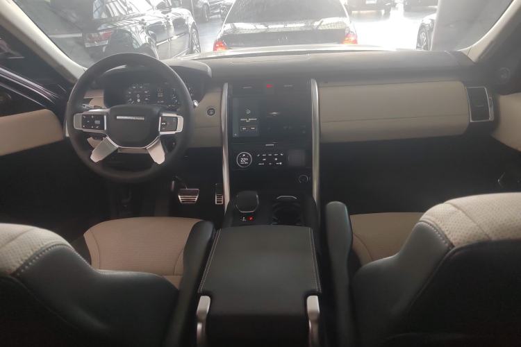 Used Land Rover Discovery 2021 360 PS R-Dynamic S Center Console