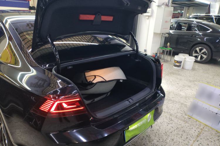 Used Volkswagen Magotan 2024 2 Million Units Zhongxiang Version 330TSI DSG Luxury Edition Trunk