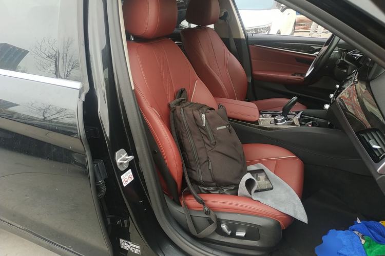 Used BMW 5 Series 2022 Restyled 525Li Luxury Package Right Front Seat