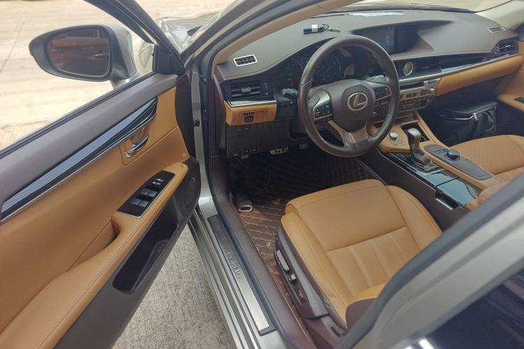 Used Lexus ES 2015 300h Comfort Edition
