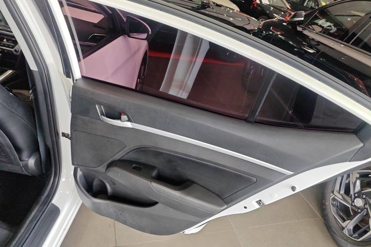 Used Hyundai Elantra (6th Generation / Lingdong) 2016 1.6L Automatic ZhiXuan – Elite Version Interior 6