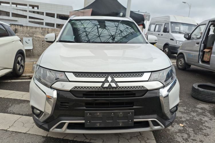 Used Mitsubishi Outlander 2019 2.4L 4x4 Zhi Xiang Edition 5 Seats China V Emission Standard
