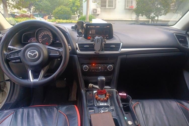 Used Mazda 3 Axela 2017 Sedan 1.5L Automatic Luxury Model China VI Standard
