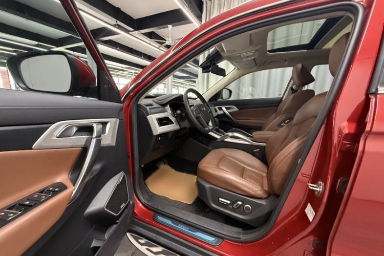 Used Geely Auto Emgrand X7 Sport 2018 1.8TD Automatic Two-Wheel Drive ZhiZun Model with 4G Connectivity