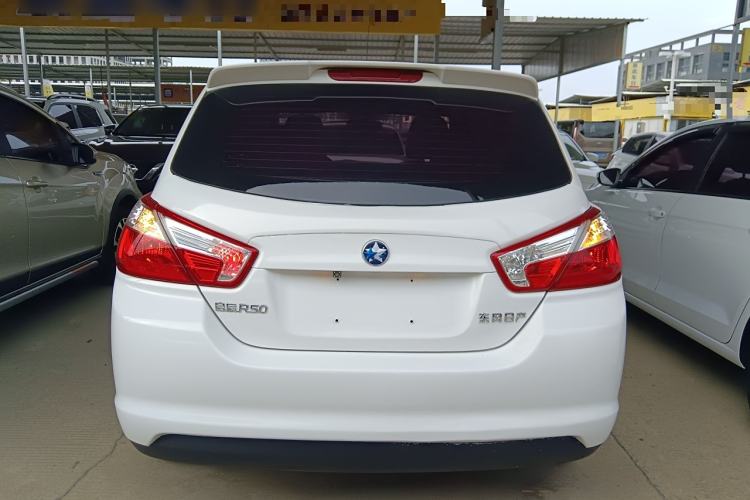 Used Venucia R50 2015 1.6L Manual Fashion Edition
