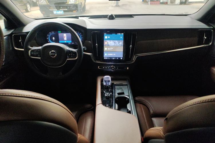 Used Volvo V90 2024 Cross Country B5 AWD Prestige Edition