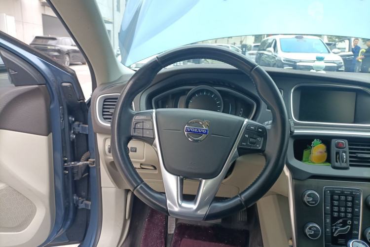 Used Volvo V40 2013 2.0T Zhiya Edition