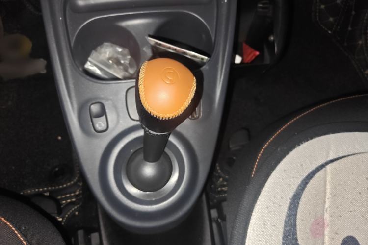 Used smart fortwo 2015 1.0L 52 kW Hardtop Passion Edition Gear Lever