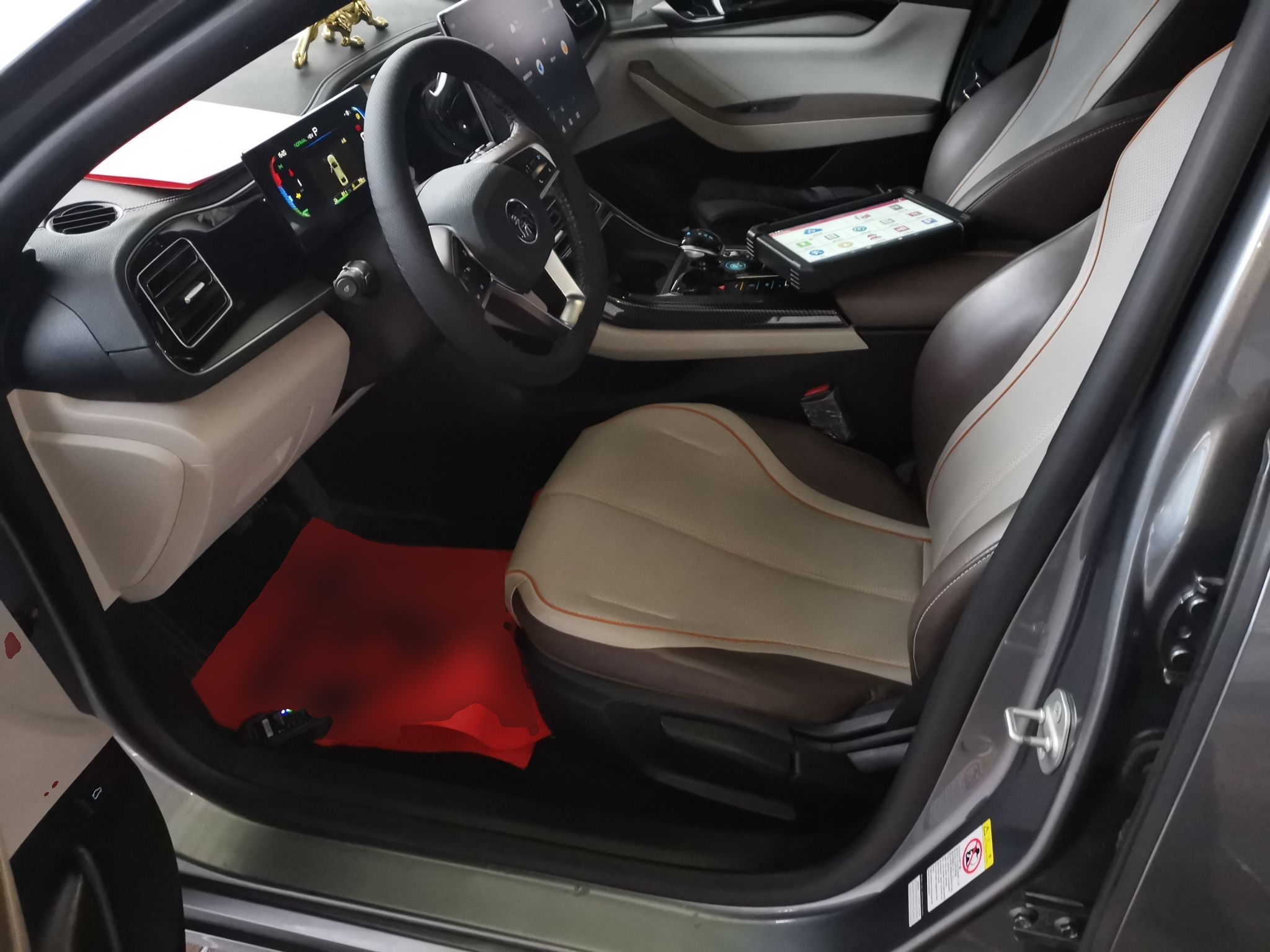 المقاعد الأمامية داخل السيارة