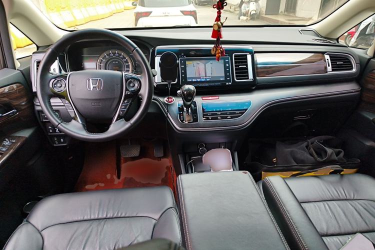 Used Honda Elysion 2016 2.4L Supreme Edition Center Console